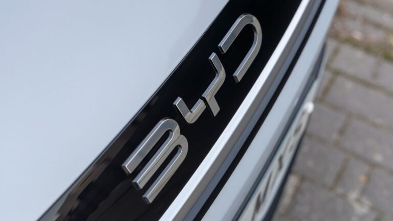 Stella Li est imposée à Elon Musk: ce sont les raisons pour lesquelles BYD a donné à Tesla Sorpasso en 2025