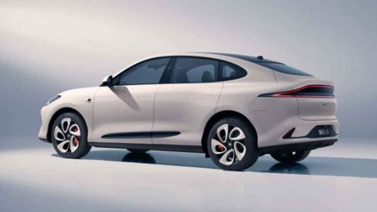 Les Chinois ne négligent pas les voitures électriques d'autonomie étendues, qui peuvent parcourir 1 500 km comme celle-ci IM LS6