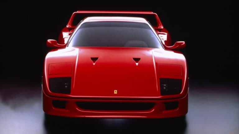 Un homme change sa Ferrari F40 en un grenadier Ineos